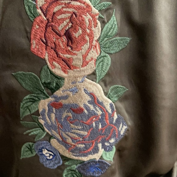 NWOT Olivaceous Floral Embroidered Brown Satin Bomber Jacket SZ L - Picture 4 of 8